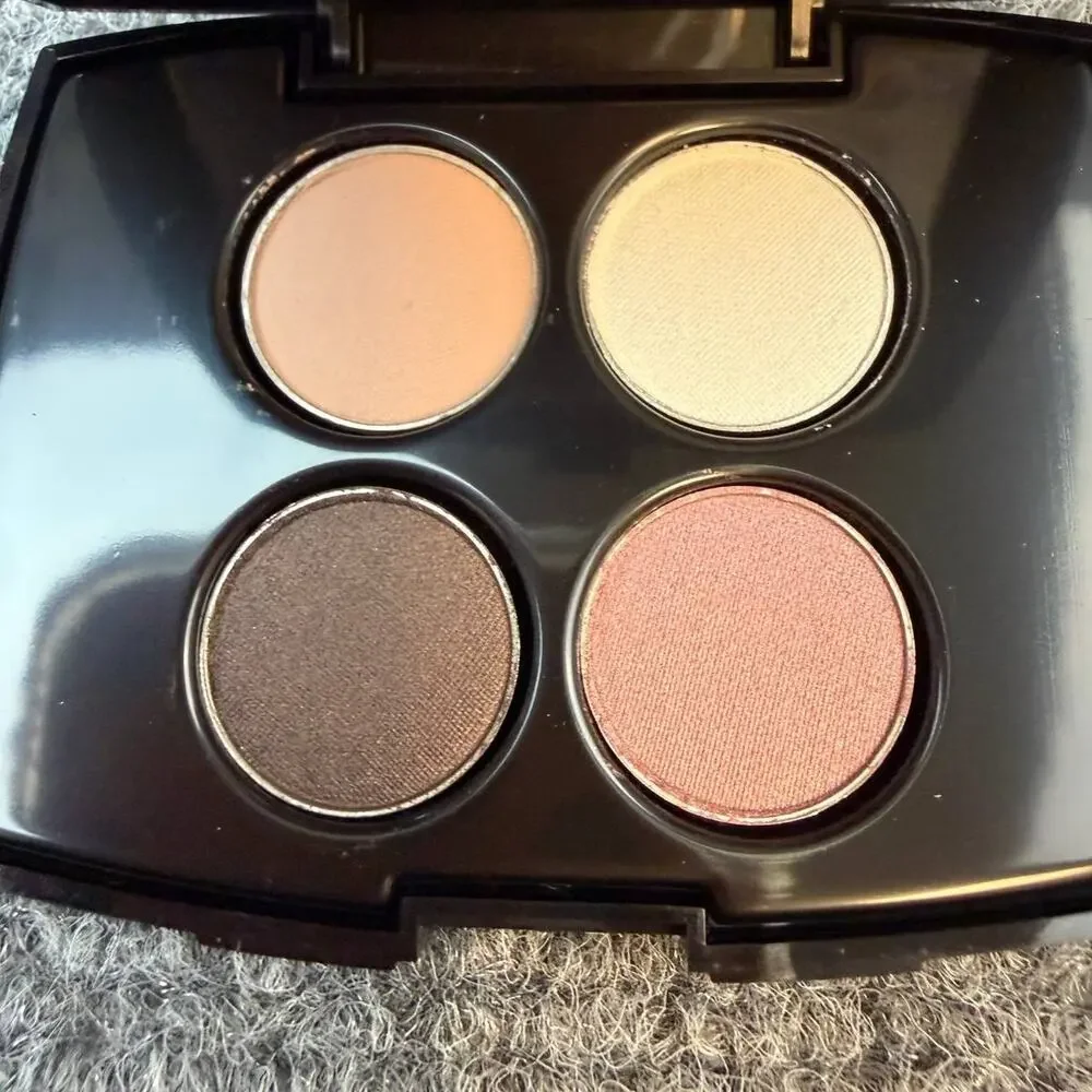 Eyeshadow cosmetic product